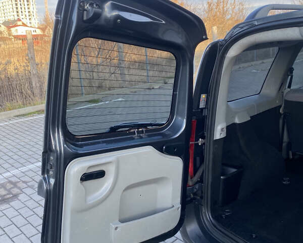 Серый Дачия Logan MCV, объемом двигателя 1.6 л и пробегом 206 тыс. км за 5300 $, фото 40 на Automoto.ua