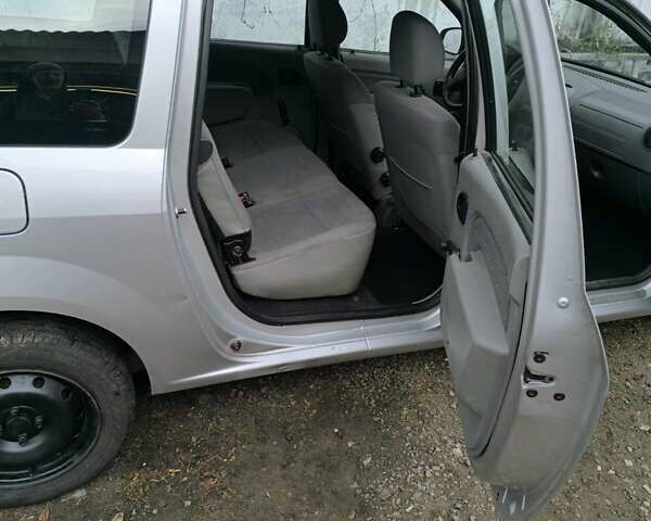 Серый Дачия Logan MCV, объемом двигателя 1.6 л и пробегом 276 тыс. км за 2100 $, фото 16 на Automoto.ua