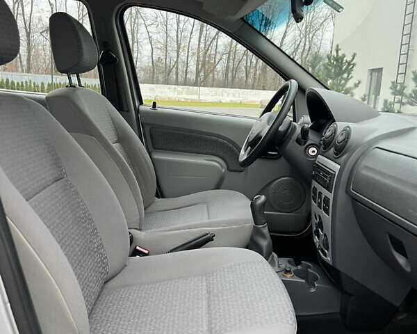 Серый Дачия Logan MCV, объемом двигателя 1.6 л и пробегом 245 тыс. км за 4999 $, фото 53 на Automoto.ua