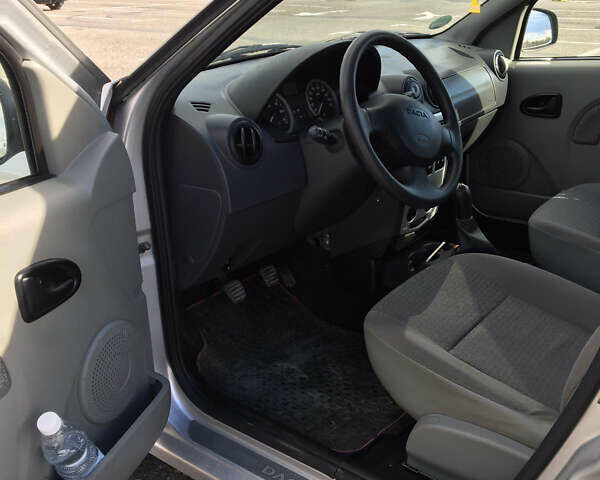 Дачия Logan MCV 2008 в Черновцах на Automoto.ua Серый Дачия Logan MCV, объемом двигателя 1.6 л и пробегом 110 тыс. км за 5450 $, фото 40 на Automoto.ua