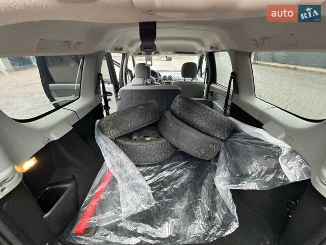 Серый Дачия Logan MCV, объемом двигателя 1.6 л и пробегом 167 тыс. км за 4650 $, фото 12 на Automoto.ua