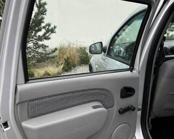 Серый Дачия Logan MCV, объемом двигателя 1.6 л и пробегом 245 тыс. км за 4999 $, фото 62 на Automoto.ua