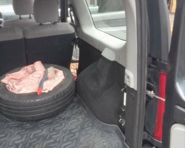 Серый Дачия Logan MCV, объемом двигателя 1.6 л и пробегом 214 тыс. км за 6200 $, фото 13 на Automoto.ua