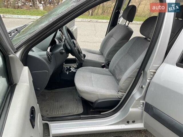 Сірий Дачія Logan MCV, об'ємом двигуна 1.6 л та пробігом 196 тис. км за 4100 $, фото 10 на Automoto.ua