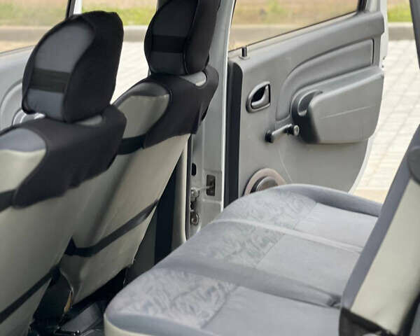 Сірий Дачія Logan MCV, об'ємом двигуна 1.6 л та пробігом 173 тис. км за 4750 $, фото 22 на Automoto.ua