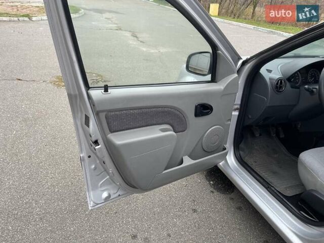 Сірий Дачія Logan MCV, об'ємом двигуна 1.6 л та пробігом 196 тис. км за 4100 $, фото 11 на Automoto.ua