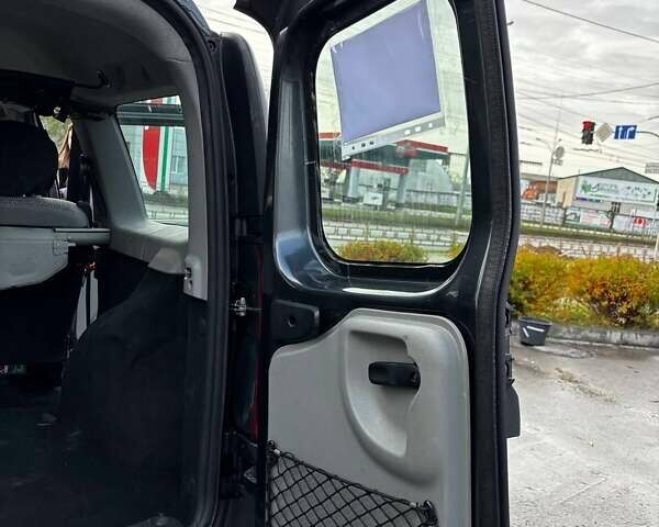 Сірий Дачія Logan MCV, об'ємом двигуна 1.6 л та пробігом 252 тис. км за 4800 $, фото 7 на Automoto.ua