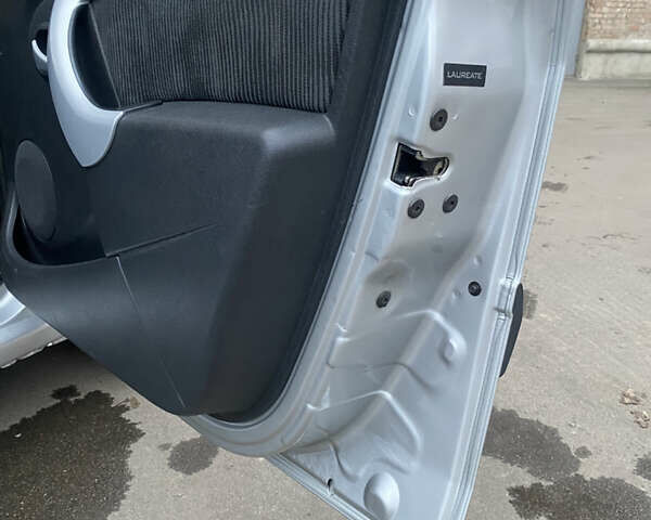 Сірий Дачія Logan MCV, об'ємом двигуна 1.6 л та пробігом 213 тис. км за 6450 $, фото 19 на Automoto.ua