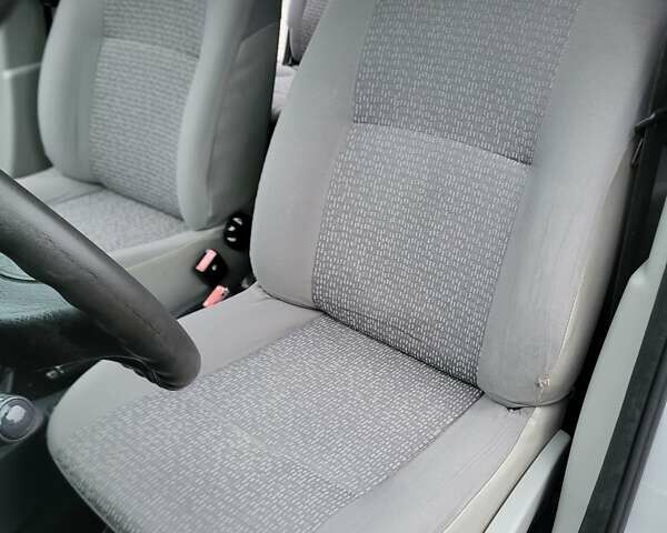 Сірий Дачія Logan MCV, об'ємом двигуна 1.6 л та пробігом 164 тис. км за 5300 $, фото 15 на Automoto.ua