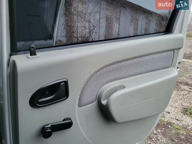 Сірий Дачія Logan MCV, об'ємом двигуна 1.6 л та пробігом 164 тис. км за 5300 $, фото 10 на Automoto.ua