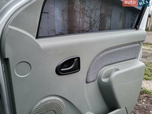 Сірий Дачія Logan MCV, об'ємом двигуна 1.6 л та пробігом 164 тис. км за 5300 $, фото 8 на Automoto.ua