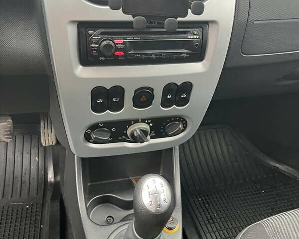 Сірий Дачія Logan MCV, об'ємом двигуна 1.6 л та пробігом 212 тис. км за 5800 $, фото 12 на Automoto.ua