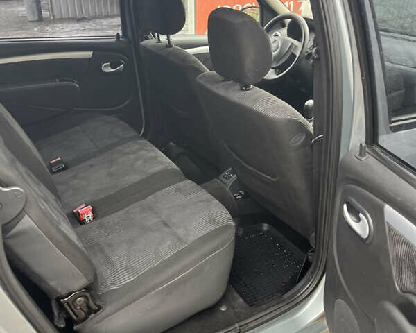 Сірий Дачія Logan MCV, об'ємом двигуна 1.6 л та пробігом 212 тис. км за 5800 $, фото 7 на Automoto.ua