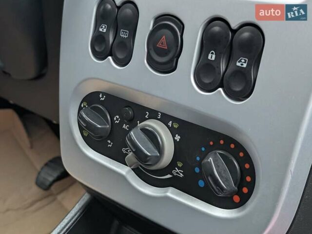 Сірий Дачія Logan MCV, об'ємом двигуна 1.6 л та пробігом 202 тис. км за 5999 $, фото 48 на Automoto.ua