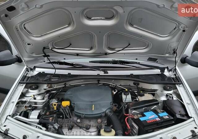 Сірий Дачія Logan MCV, об'ємом двигуна 1.6 л та пробігом 164 тис. км за 5300 $, фото 2 на Automoto.ua