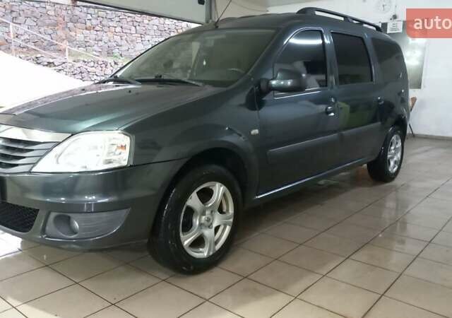 Серый Дачия Logan MCV, объемом двигателя 1.6 л и пробегом 199 тыс. км за 6000 $, фото 2 на Automoto.ua