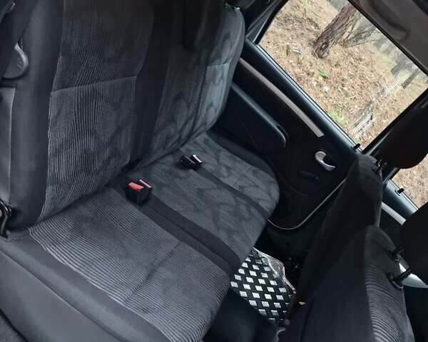 Серый Дачия Logan MCV, объемом двигателя 1.6 л и пробегом 169 тыс. км за 6500 $, фото 77 на Automoto.ua