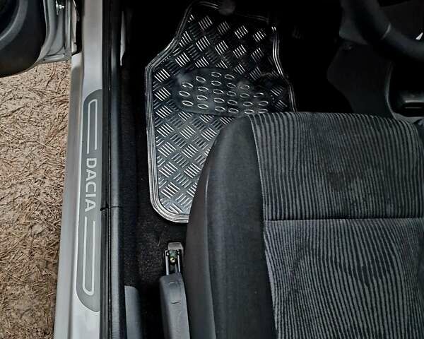 Серый Дачия Logan MCV, объемом двигателя 1.6 л и пробегом 169 тыс. км за 6500 $, фото 42 на Automoto.ua