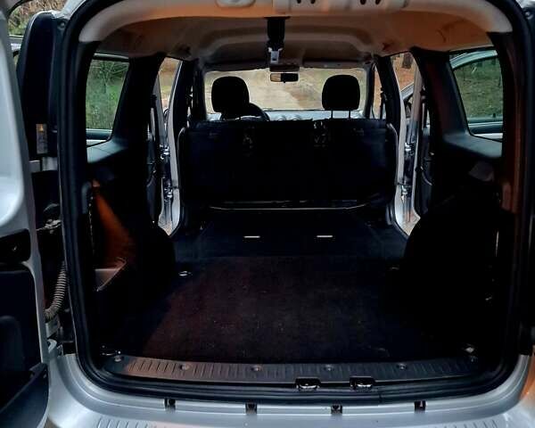 Серый Дачия Logan MCV, объемом двигателя 1.6 л и пробегом 169 тыс. км за 6500 $, фото 101 на Automoto.ua