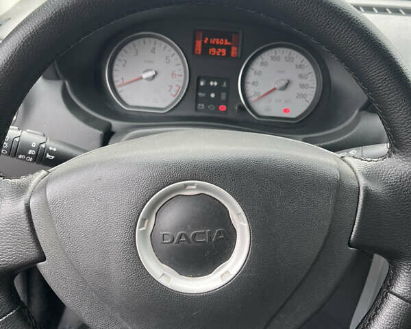 Сірий Дачія Logan MCV, об'ємом двигуна 1.6 л та пробігом 212 тис. км за 5800 $, фото 13 на Automoto.ua