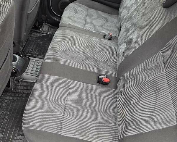 Серый Дачия Logan MCV, объемом двигателя 1.6 л и пробегом 174 тыс. км за 5950 $, фото 65 на Automoto.ua