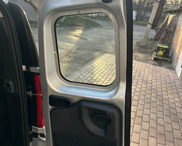 Сірий Дачія Logan MCV, об'ємом двигуна 1.6 л та пробігом 172 тис. км за 6150 $, фото 7 на Automoto.ua