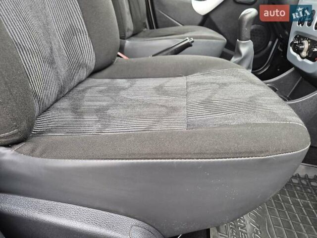 Серый Дачия Logan MCV, объемом двигателя 1.6 л и пробегом 174 тыс. км за 5950 $, фото 82 на Automoto.ua