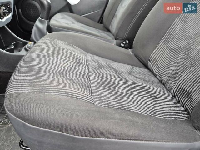 Серый Дачия Logan MCV, объемом двигателя 1.6 л и пробегом 174 тыс. км за 5950 $, фото 57 на Automoto.ua