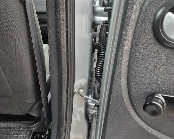 Серый Дачия Logan MCV, объемом двигателя 1.6 л и пробегом 174 тыс. км за 5950 $, фото 75 на Automoto.ua