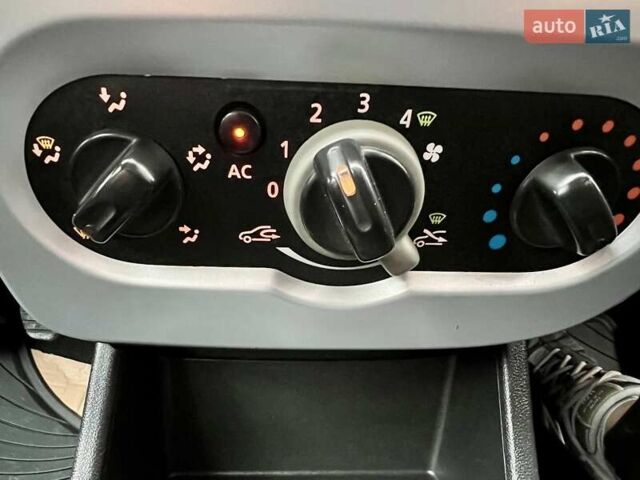 Сірий Дачія Logan MCV, об'ємом двигуна 1.6 л та пробігом 168 тис. км за 6800 $, фото 81 на Automoto.ua