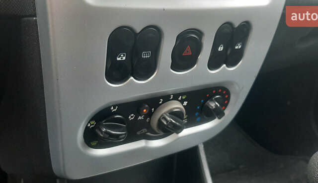 Серый Дачия Logan MCV, объемом двигателя 1.6 л и пробегом 174 тыс. км за 6150 $, фото 38 на Automoto.ua