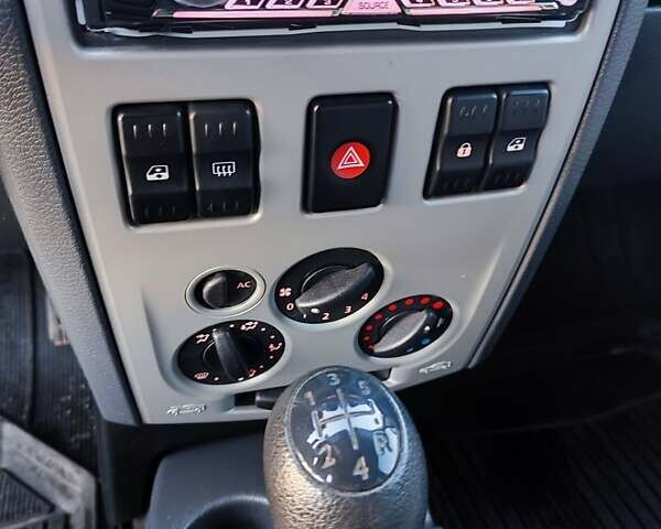 Серый Дачия Logan MCV, объемом двигателя 1.6 л и пробегом 219 тыс. км за 5900 $, фото 19 на Automoto.ua