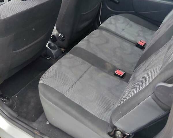 Сірий Дачія Logan MCV, об'ємом двигуна 1.6 л та пробігом 162 тис. км за 6950 $, фото 10 на Automoto.ua