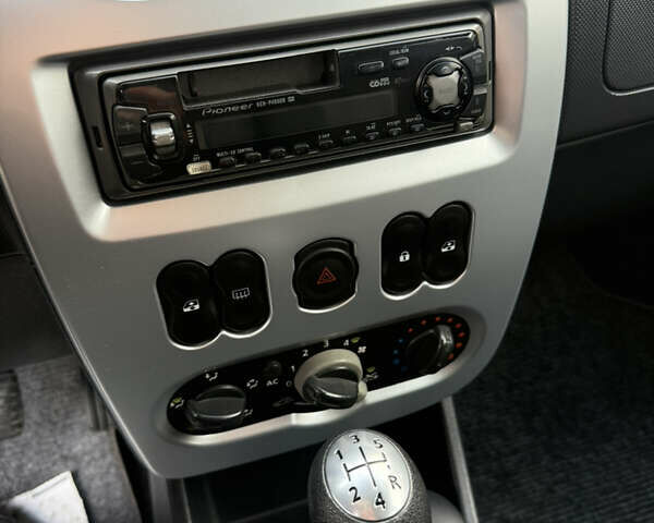 Сірий Дачія Logan MCV, об'ємом двигуна 1.6 л та пробігом 113 тис. км за 7200 $, фото 7 на Automoto.ua