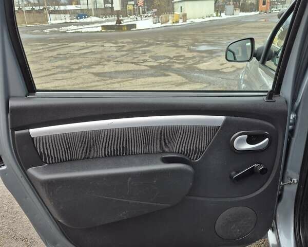 Серый Дачия Logan MCV, объемом двигателя 1.6 л и пробегом 174 тыс. км за 5950 $, фото 62 на Automoto.ua