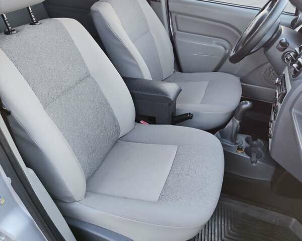 Серый Дачия Logan MCV, объемом двигателя 1.6 л и пробегом 219 тыс. км за 5900 $, фото 34 на Automoto.ua