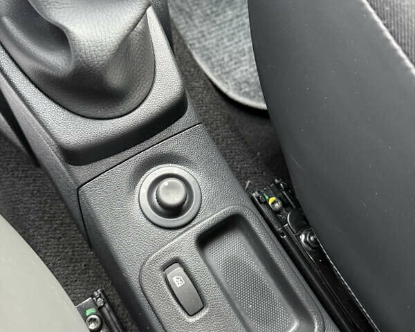 Сірий Дачія Logan MCV, об'ємом двигуна 1.6 л та пробігом 113 тис. км за 7200 $, фото 8 на Automoto.ua