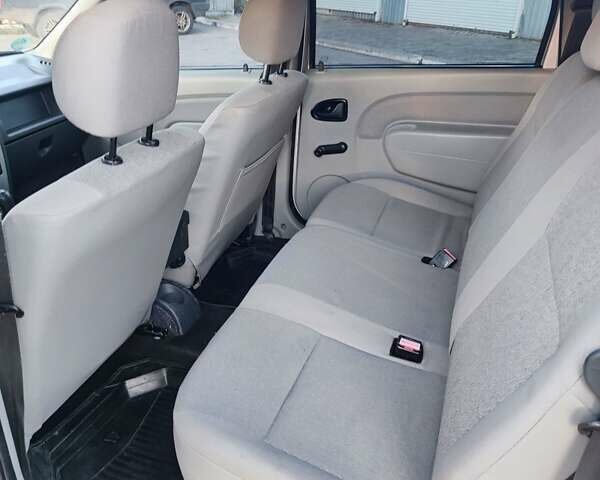 Серый Дачия Logan MCV, объемом двигателя 1.6 л и пробегом 219 тыс. км за 5900 $, фото 36 на Automoto.ua