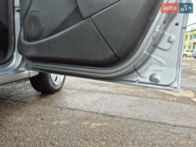 Серый Дачия Logan MCV, объемом двигателя 1.6 л и пробегом 174 тыс. км за 5950 $, фото 80 на Automoto.ua