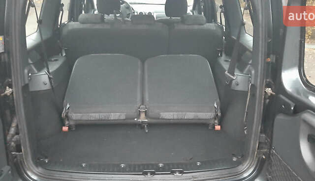 Серый Дачия Logan MCV, объемом двигателя 1.6 л и пробегом 180 тыс. км за 6650 $, фото 29 на Automoto.ua