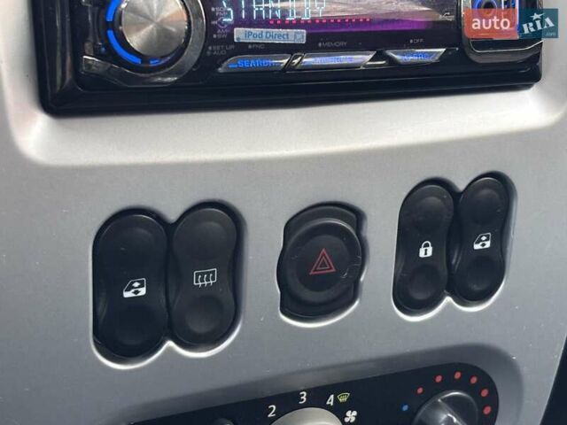 Серый Дачия Logan MCV, объемом двигателя 1.6 л и пробегом 173 тыс. км за 6649 $, фото 112 на Automoto.ua