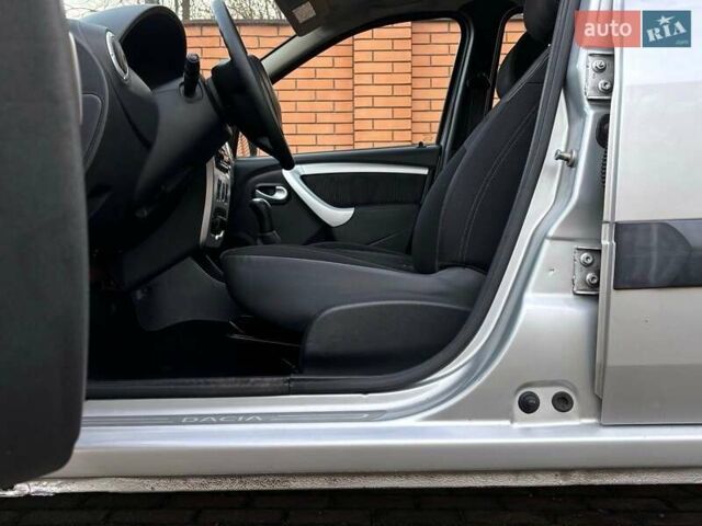Серый Дачия Logan MCV, объемом двигателя 1.6 л и пробегом 173 тыс. км за 6649 $, фото 102 на Automoto.ua