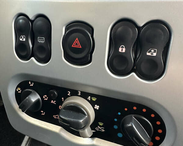 Сірий Дачія Logan MCV, об'ємом двигуна 1.6 л та пробігом 172 тис. км за 6150 $, фото 28 на Automoto.ua