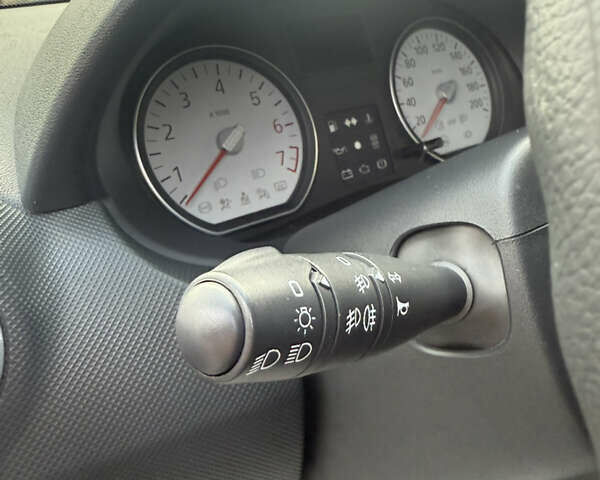 Сірий Дачія Logan MCV, об'ємом двигуна 1.6 л та пробігом 113 тис. км за 7200 $, фото 6 на Automoto.ua