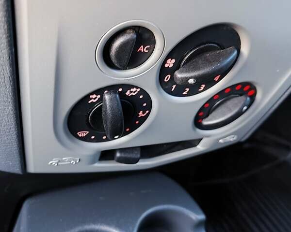 Серый Дачия Logan MCV, объемом двигателя 1.6 л и пробегом 219 тыс. км за 5900 $, фото 18 на Automoto.ua