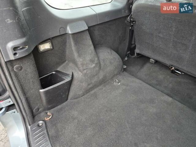 Серый Дачия Logan MCV, объемом двигателя 1.6 л и пробегом 174 тыс. км за 5950 $, фото 69 на Automoto.ua