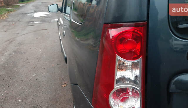 Серый Дачия Logan MCV, объемом двигателя 1.6 л и пробегом 180 тыс. км за 6650 $, фото 38 на Automoto.ua