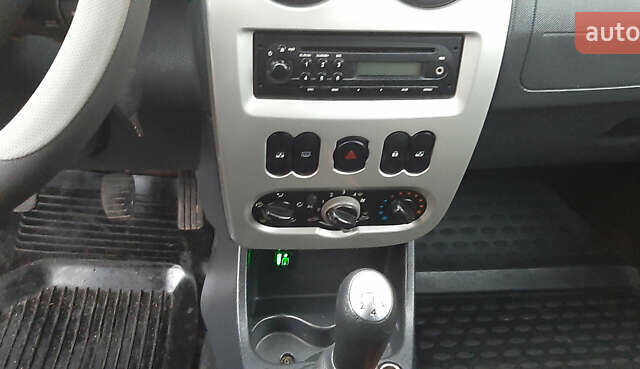 Сірий Дачія Logan MCV, об'ємом двигуна 1.6 л та пробігом 286 тис. км за 6650 $, фото 34 на Automoto.ua