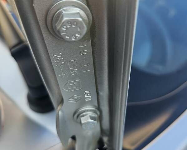 Серый Дачия Logan MCV, объемом двигателя 1.6 л и пробегом 196 тыс. км за 5850 $, фото 88 на Automoto.ua