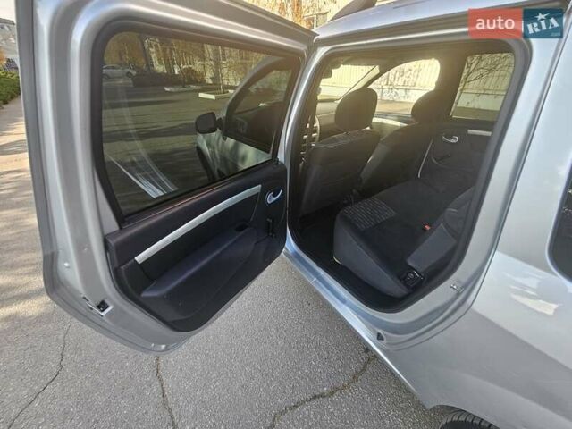 Серый Дачия Logan MCV, объемом двигателя 1.6 л и пробегом 196 тыс. км за 5850 $, фото 49 на Automoto.ua